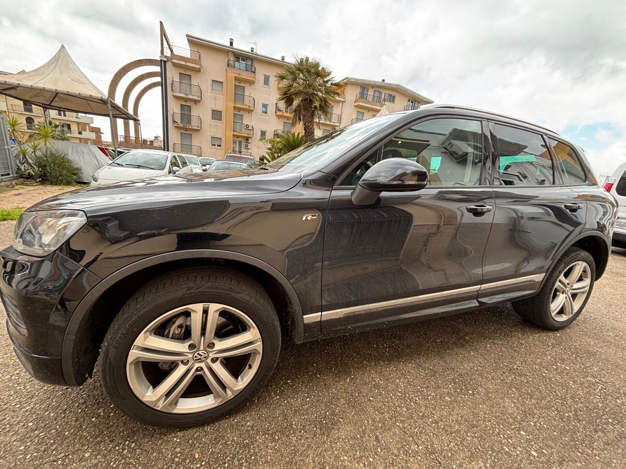 Volkswagen Touareg R-Line Fari LED