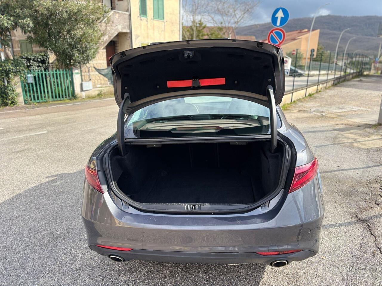 Alfa Romeo Giulia 2.2JTDM 180CV Executiv AUTOM NAV