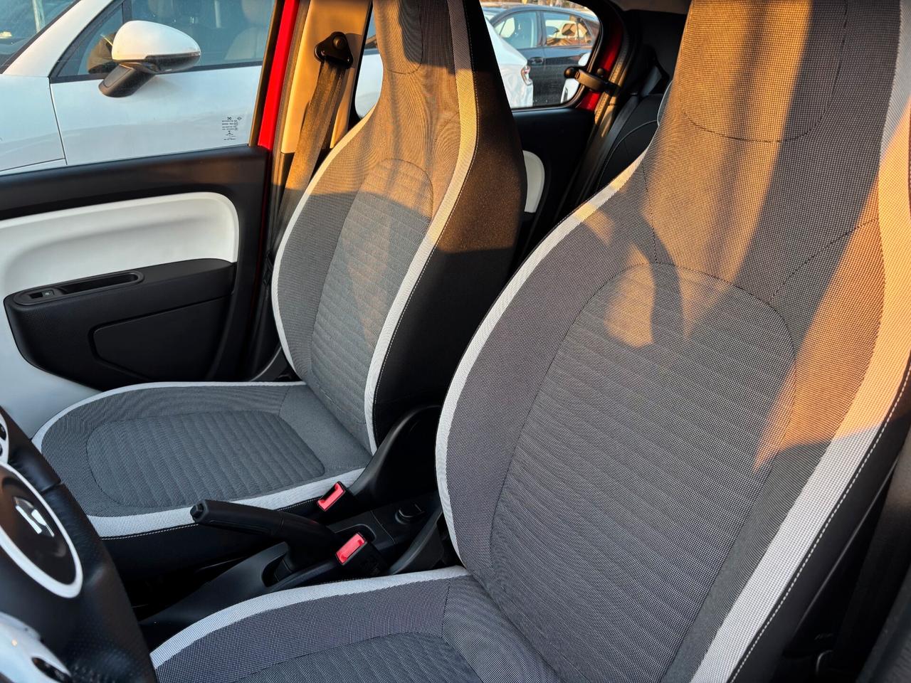 Renault Twingo SCe 65 CV Intens STUPENDA, UNICO PROPRIETARIO, NAVIGATORE, SENSORI PARK, KM 60000!!!