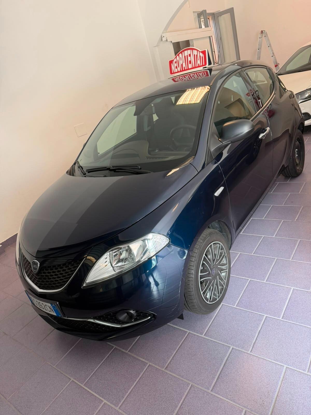Lancia Ypsilon 1.2 69 CV 5 porte S&S Gold