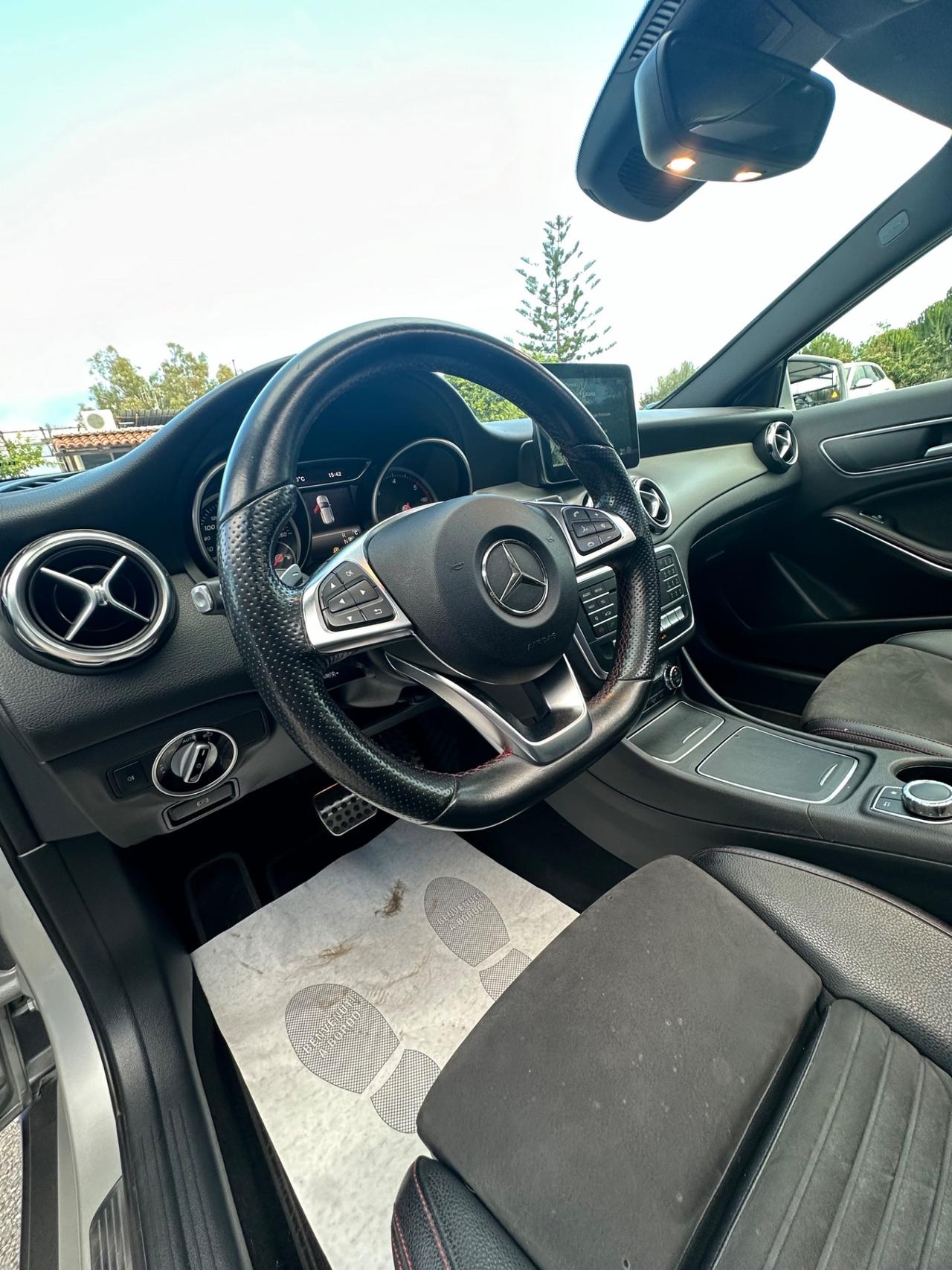 Mercedes-benz GLA 200 d AMG 4Matic Premium tua a 239€