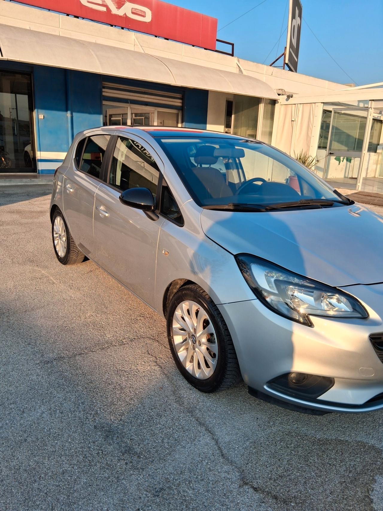 Opel Corsa 1.4 90CV GPL Tech 5 porte Black Edition