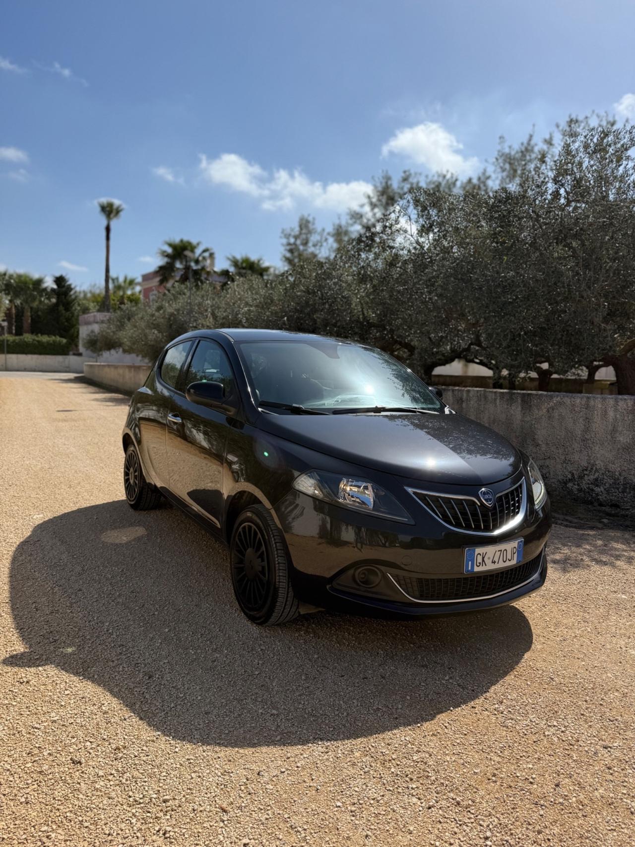 Lancia Ypsilon 1.0 FireFly 5 porte S&S Hybrid Silver Plus