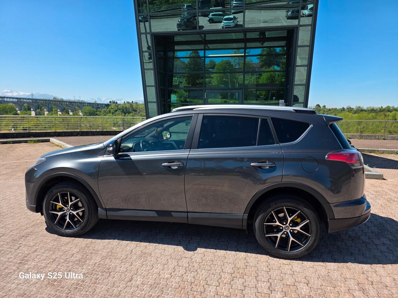 toyota rav4 2.0 D-4D valutiamo usato