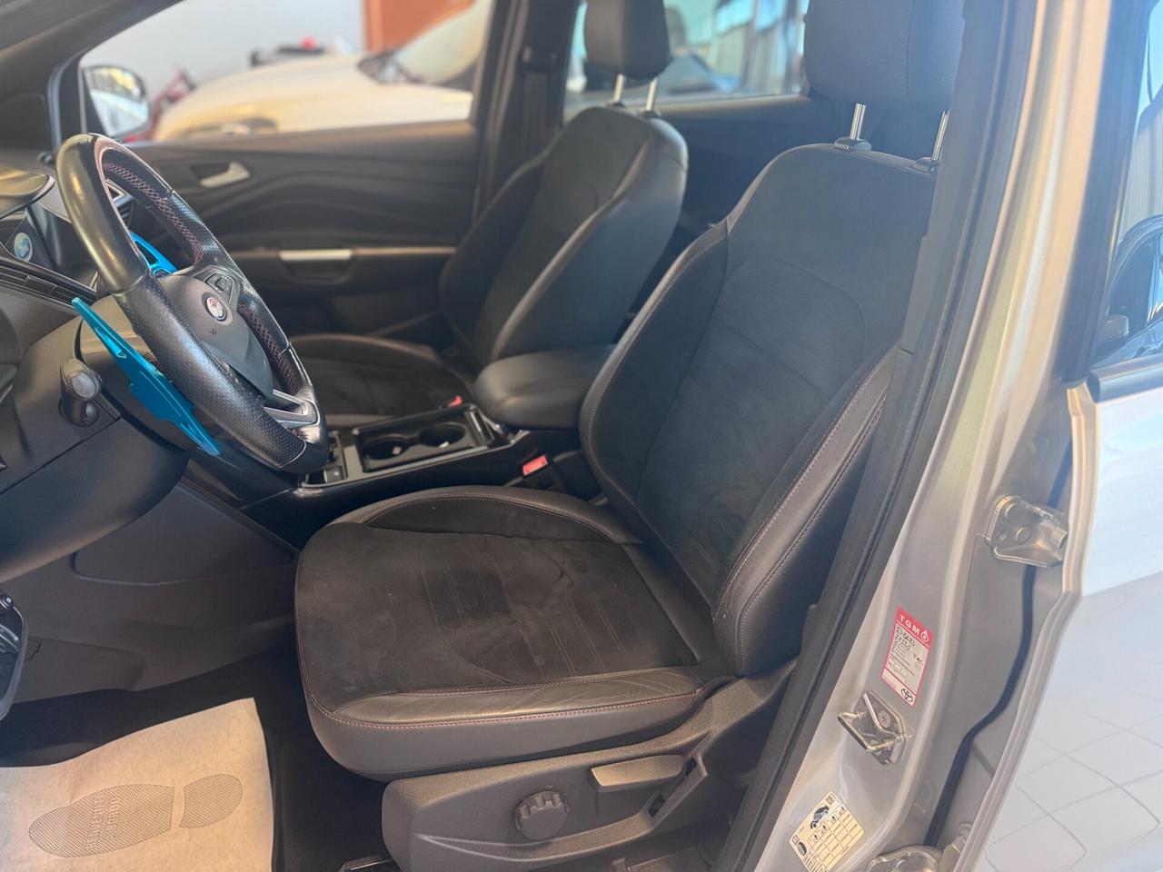 Ford Kuga 2.0 TDCI 150 CV S&S 4WD Powershift ST-Line