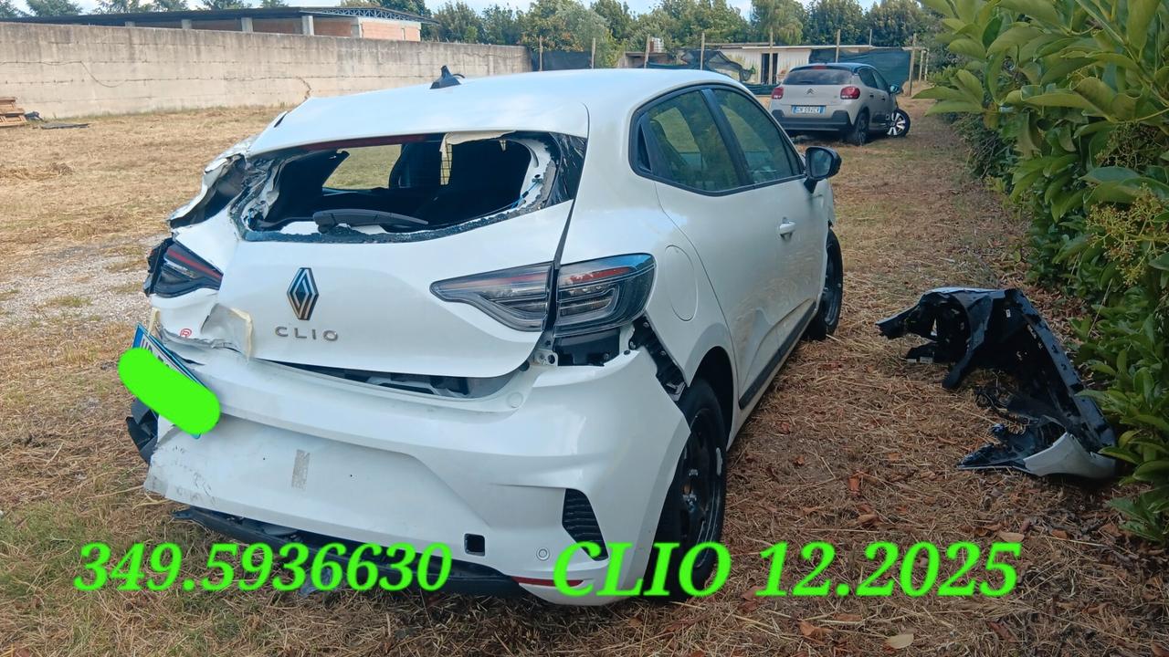 Renault Clio incidentata sinistrata mondialcars 12.025