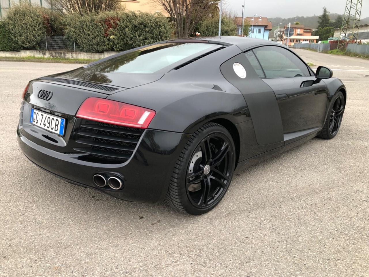 Audi R8 4.2 V8 FSI quattro exclusive manuale