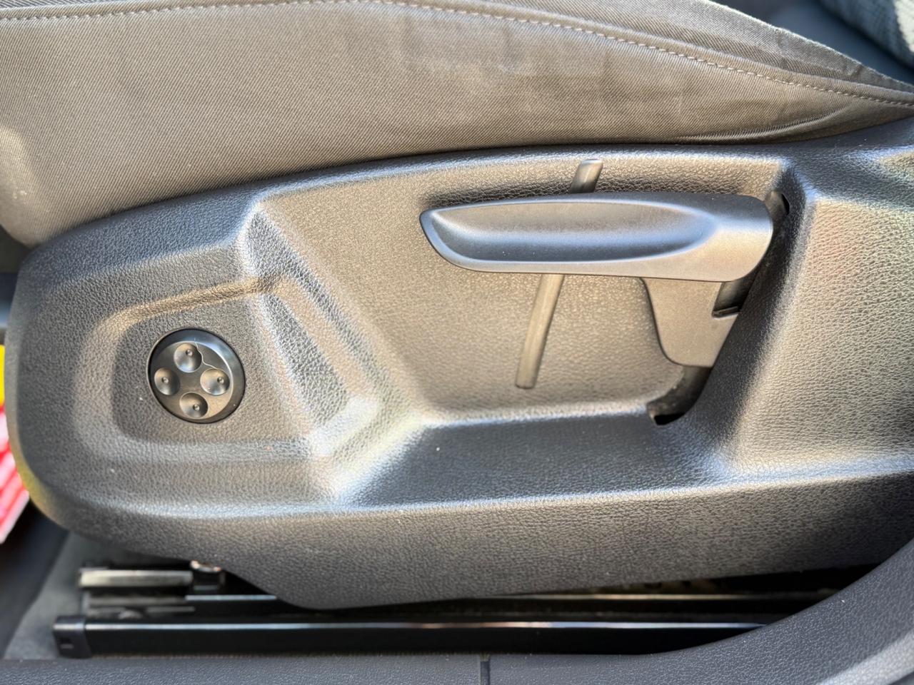 Audi Q3 2.0 TDI 120 CV Business