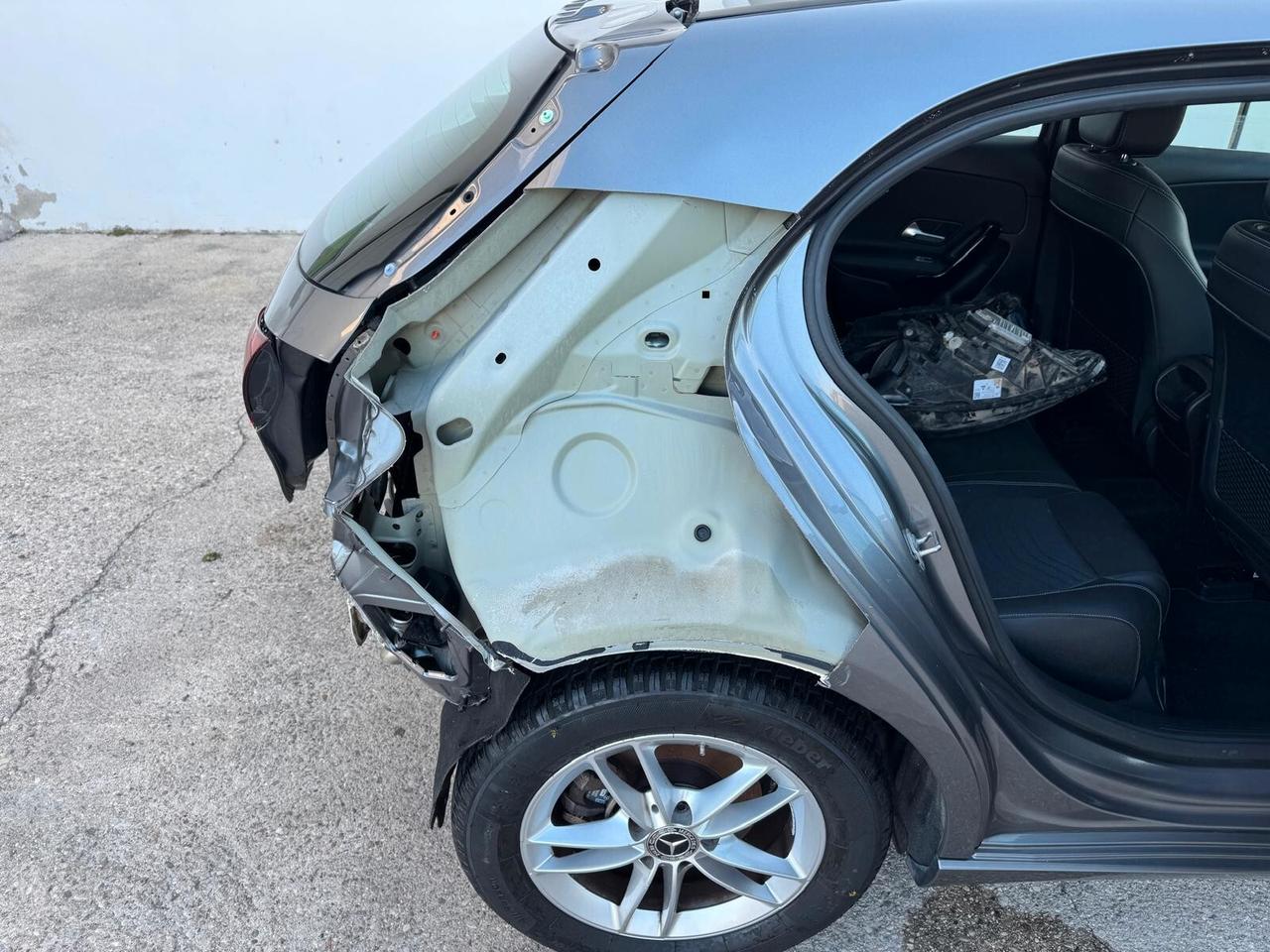 Mercedes-Benz A 180 d auto START INCIDENTATA