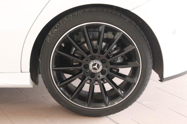 MERCEDES-BENZ A 180 dAutomatic AMGLine Premium Night Edition Uniprop.