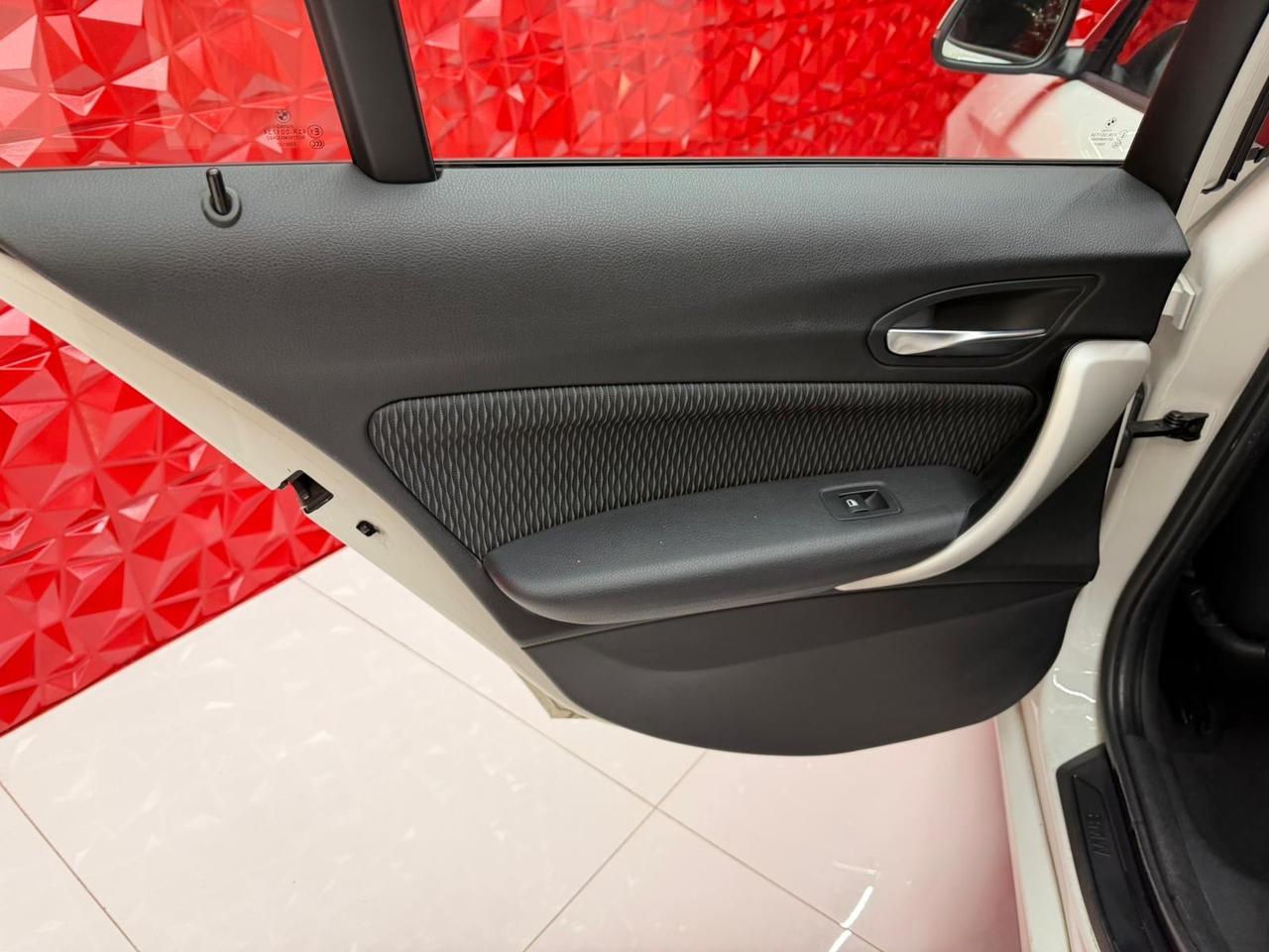 Bmw 116d 5p. Urban OK NEOPATENTATI