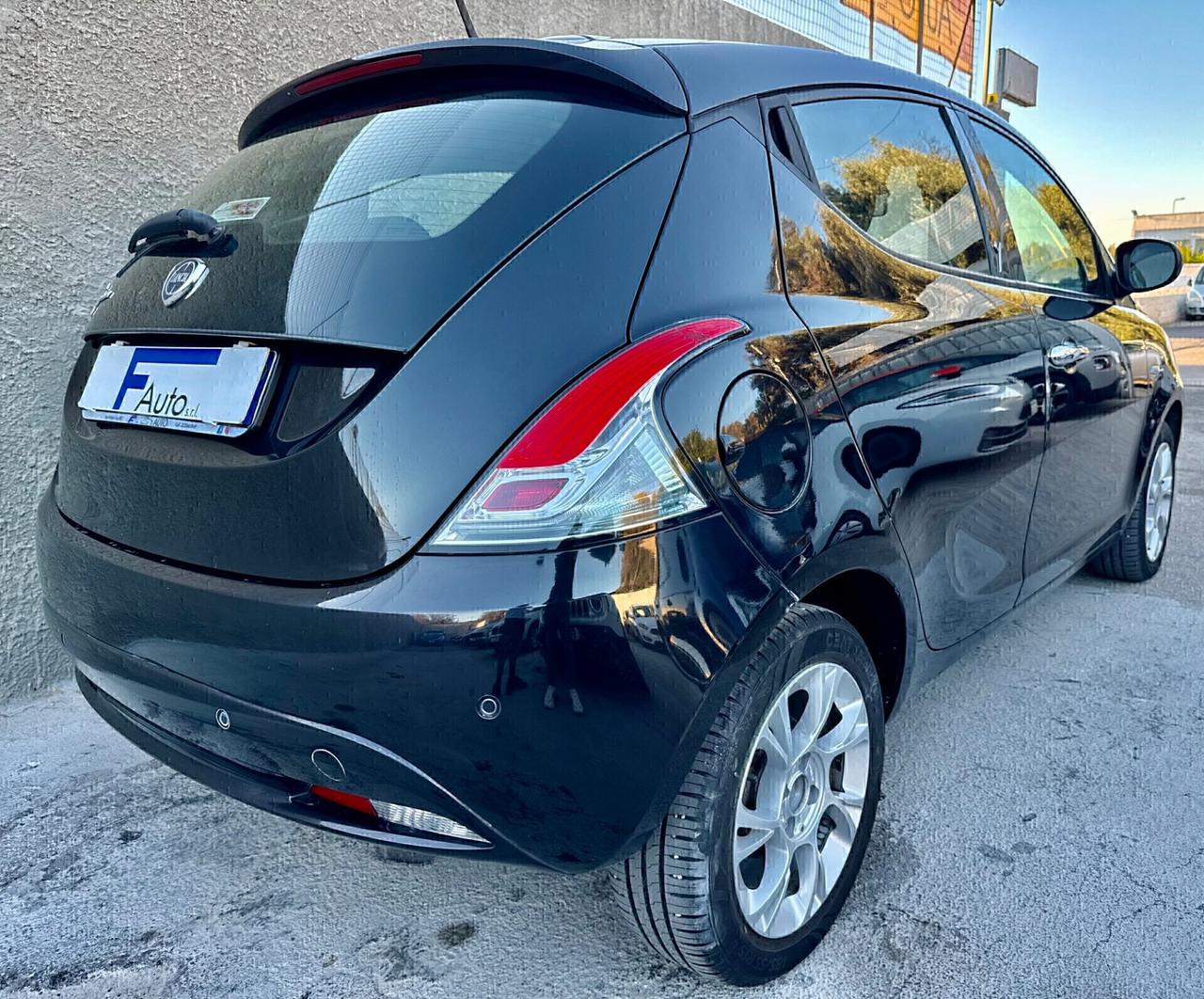 Lancia Ypsilon 1.3 MJT 95CV EURO6,Navigatore,Climatronic,Alcantara,Comandi al volante,ecc.
