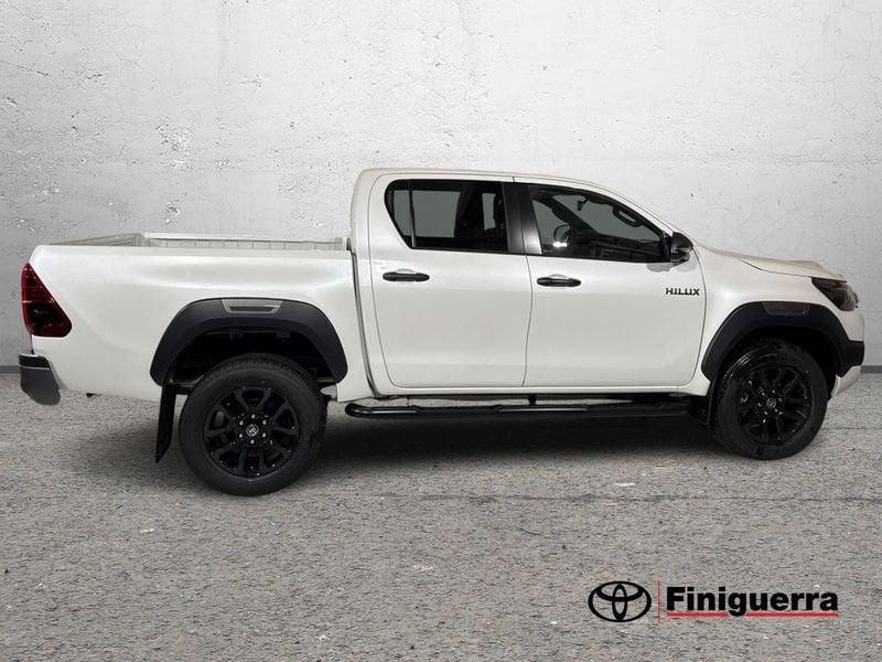 Toyota Hilux 2.8 D-4D A/T 4WD 48V 4 porte Double Cab Invincible