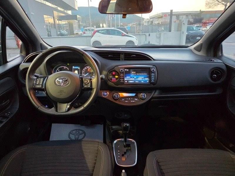 Toyota Yaris 3ª serie 1.5 Hybrid 5 porte Trend "Red Edition"