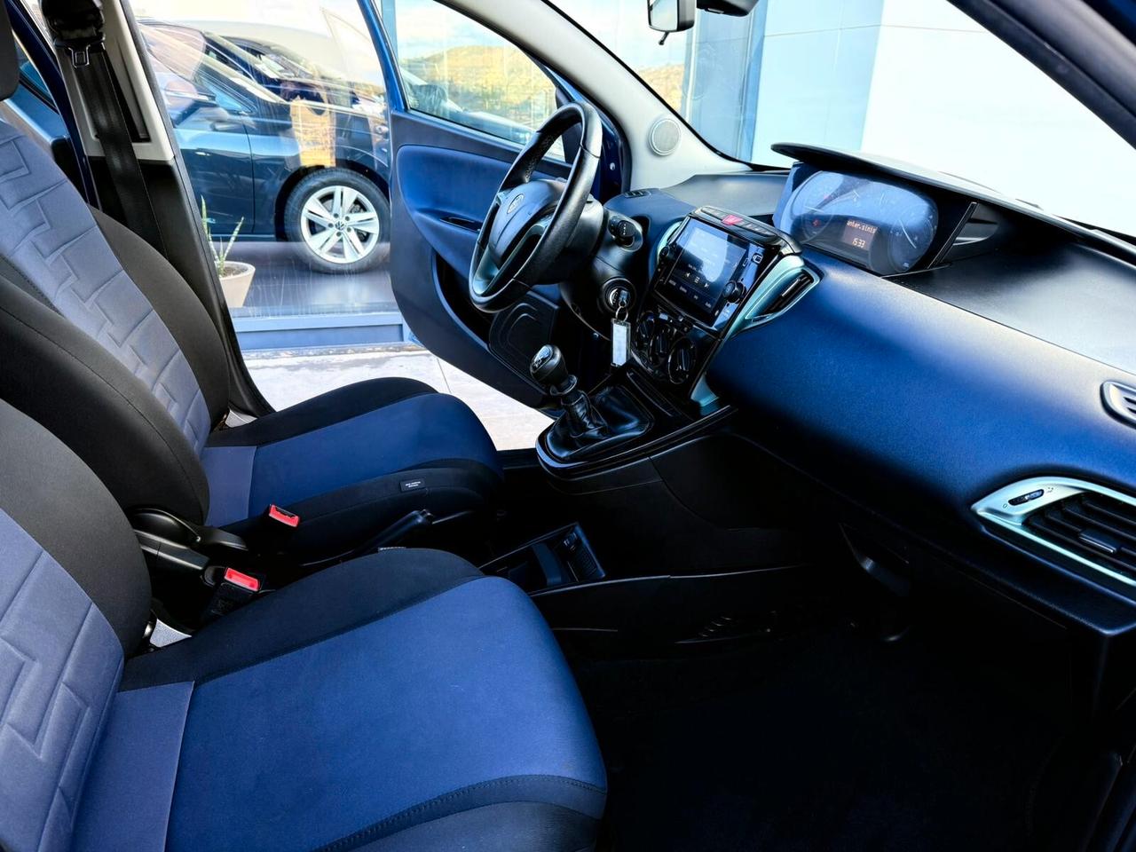 Lancia Ypsilon 1.0 FireFly 5 porte S&S Hybrid Gold Plus