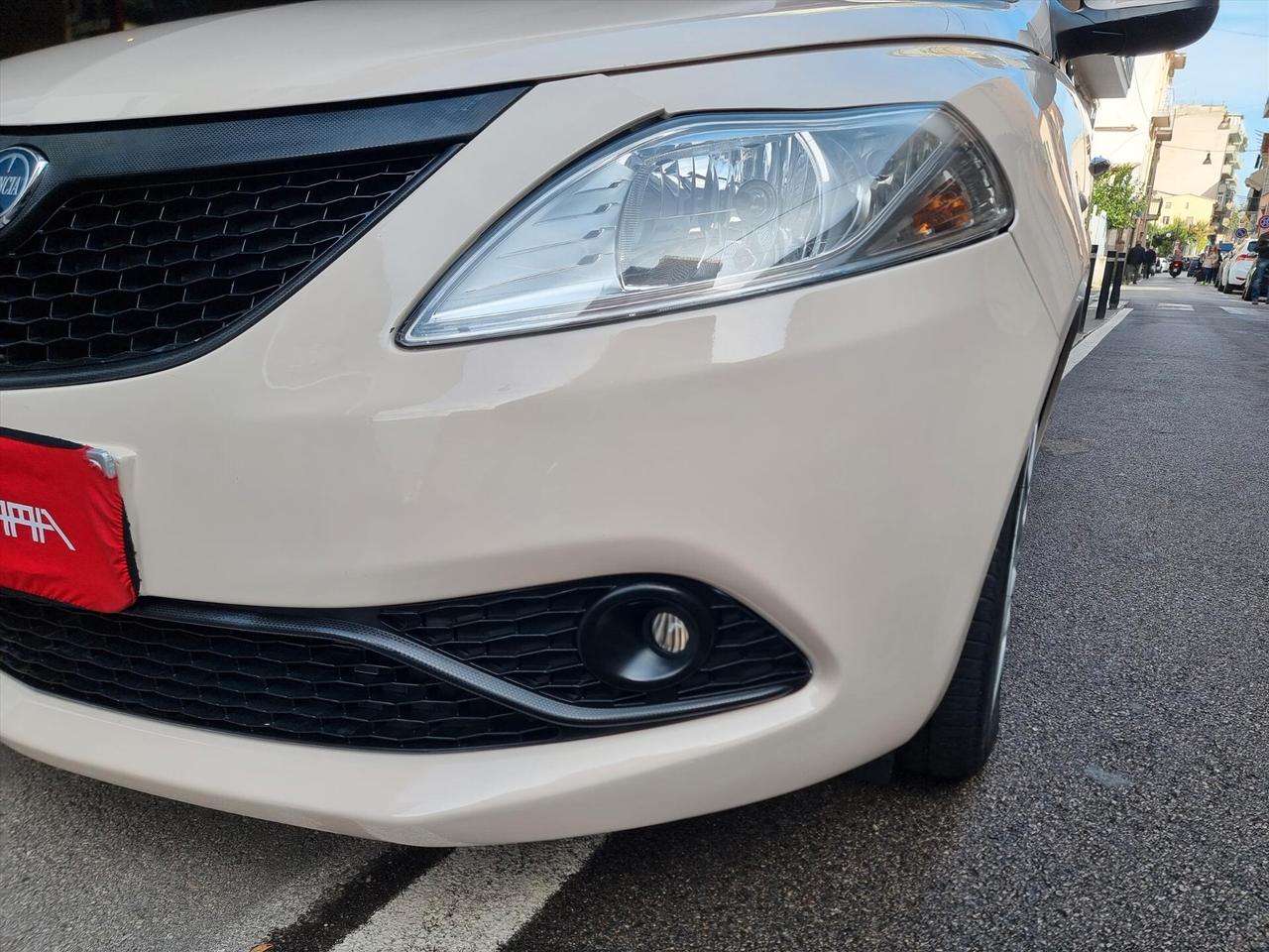 Lancia Ypsilon 1.2 69 CV 5 porte Gold