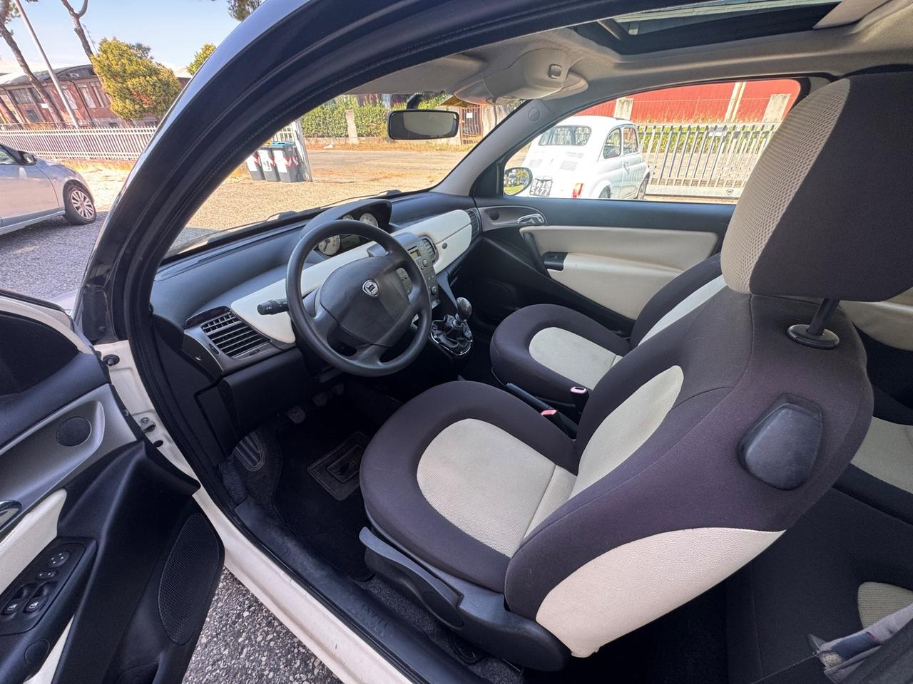 Lancia Ypsilon 1.4 Oro Giallo
