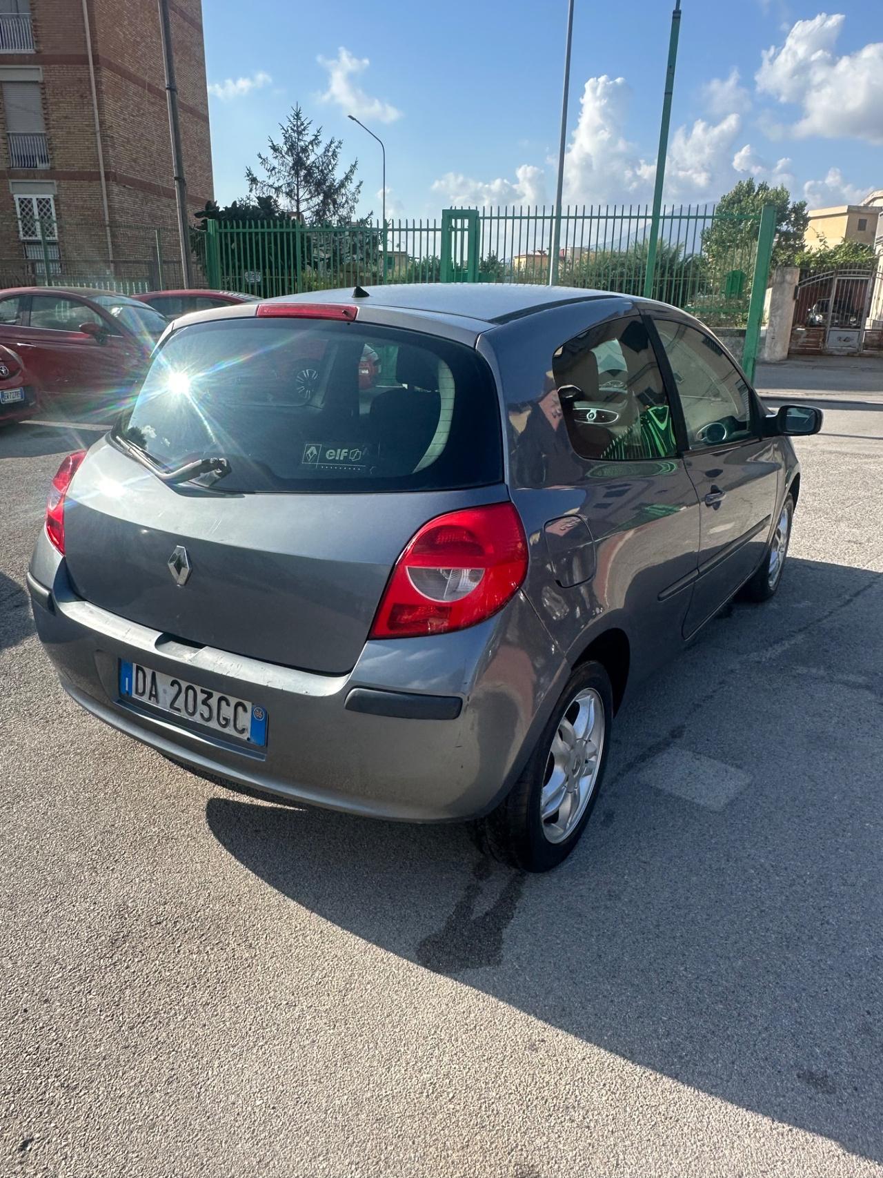 Renault Clio 1.2 16V 3 porte Luxe