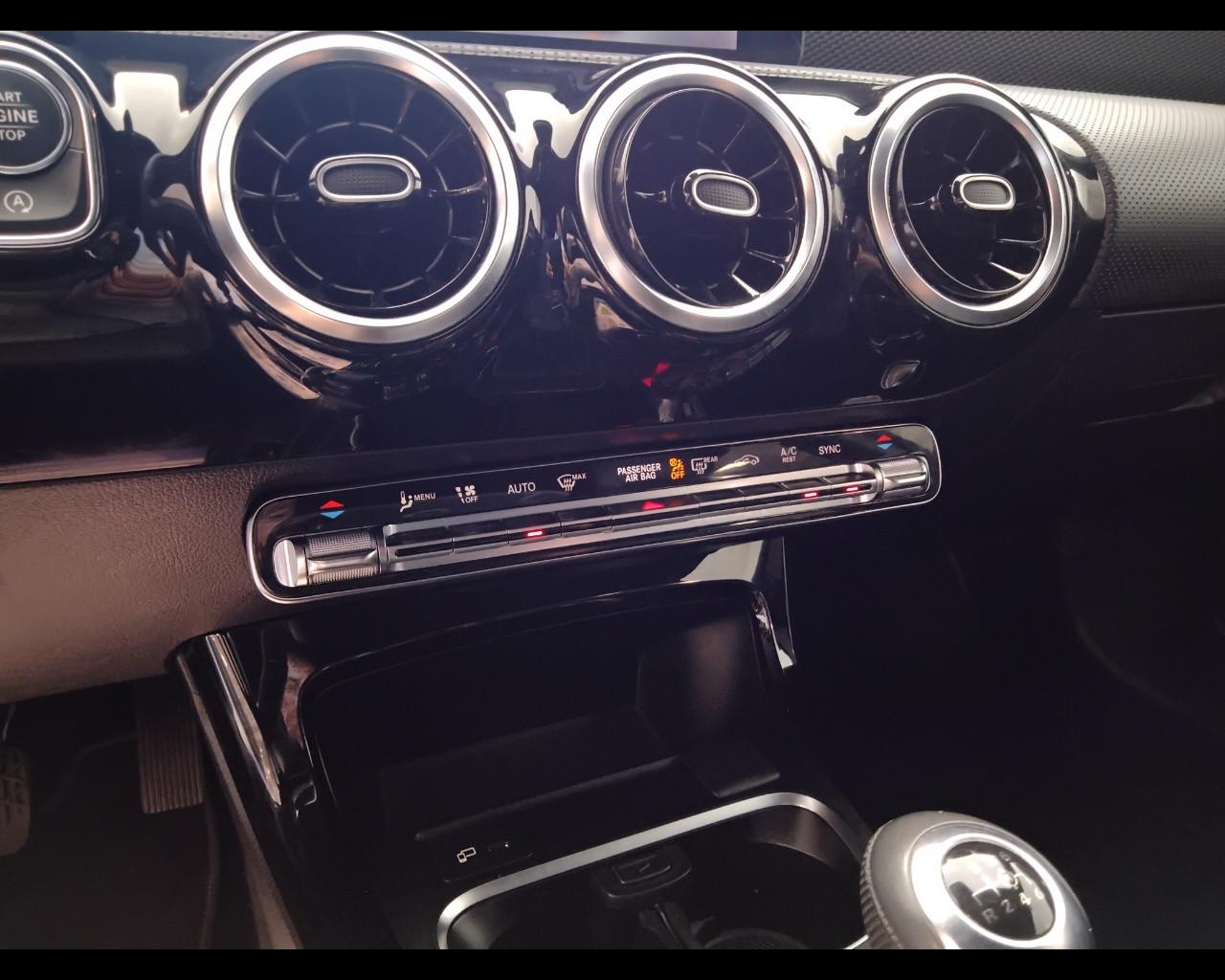 Mercedes-Benz Classe A - W177 2018 - A 180 d Sport Night edition