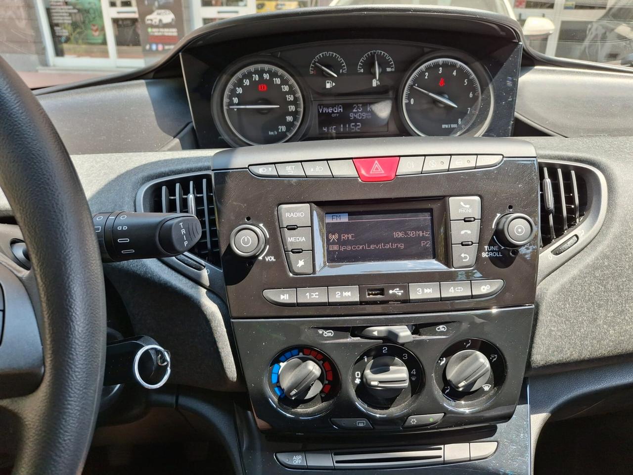 Lancia Ypsilon 1.0 FireFly 5 porte S&S Hybrid Ecochic Silver