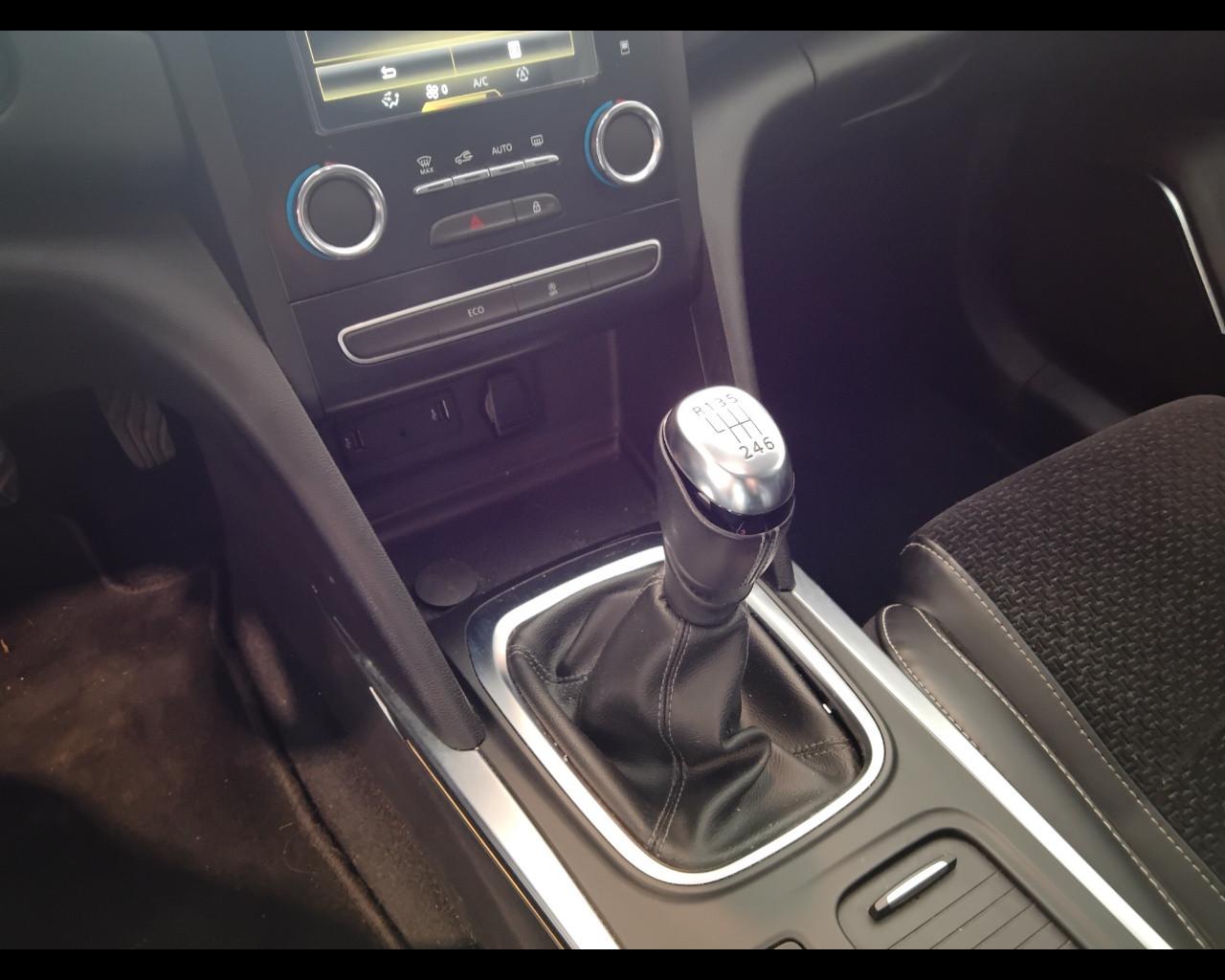 RENAULT Megane IV 2016 - Megane 1.3 tce Intens 140cv fap