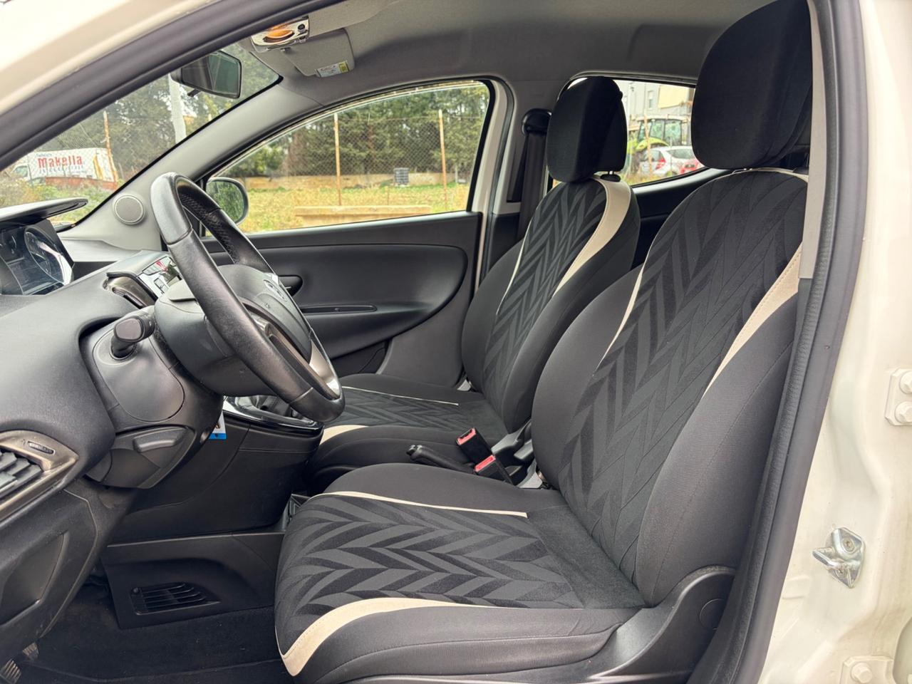 Lancia Ypsilon 1.2 69 CV 5 porte Platinum