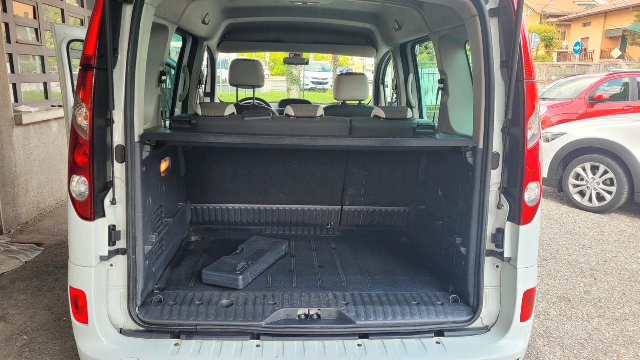 Renault Kangoo 1.5 Diesel 5 posti porte .. navi , gancio traino
