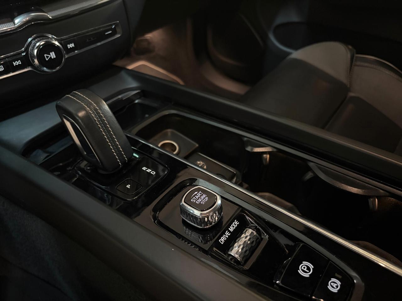 Volvo XC 60 B4 (d) AWD Geartronic R-design