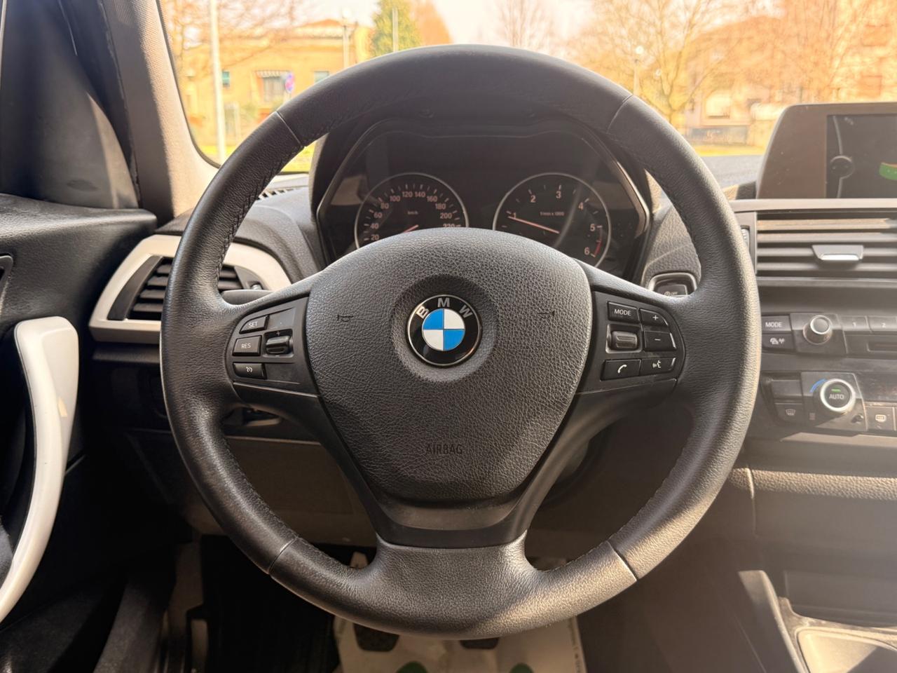 Bmw 118 118d 5p. Unique