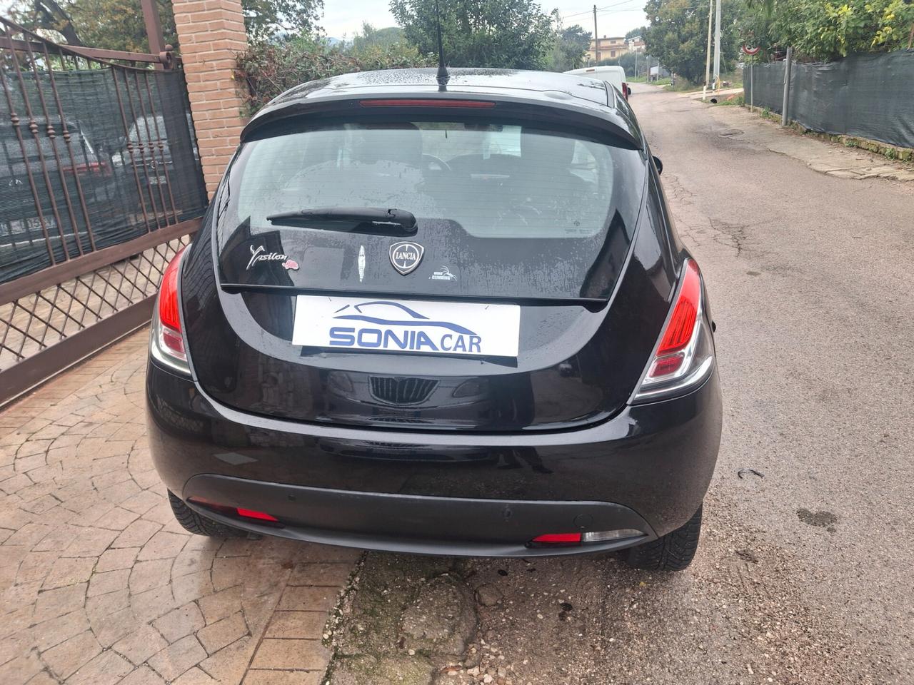 Lancia Ypsilon 1.2 69 CV 5 porte GPL Ecochic Silver neopatentati