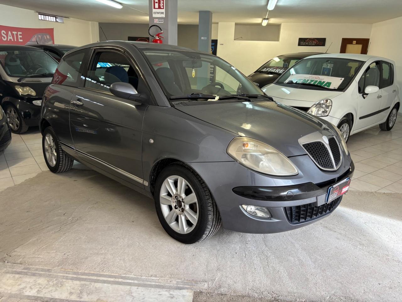 Lancia Ypsilon 1.3 MJT 75 CV Platino