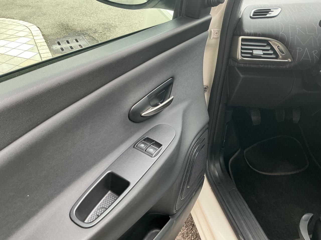Lancia Ypsilon 1.2 benzina Neopatentati