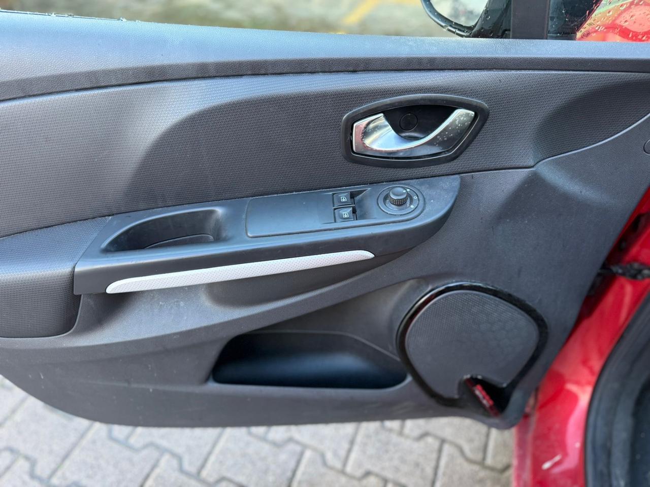 Renault Clio 1.5 75CV 5 porte Costume National