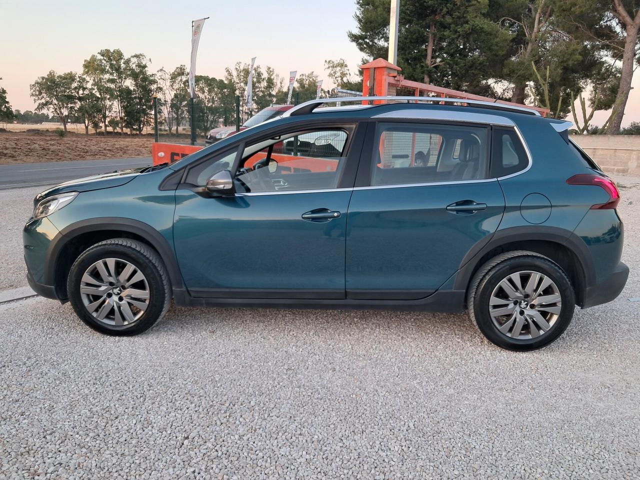 Peugeot 2008-1.6HDi 100CV Allure*NAVI*LED*CRUISE