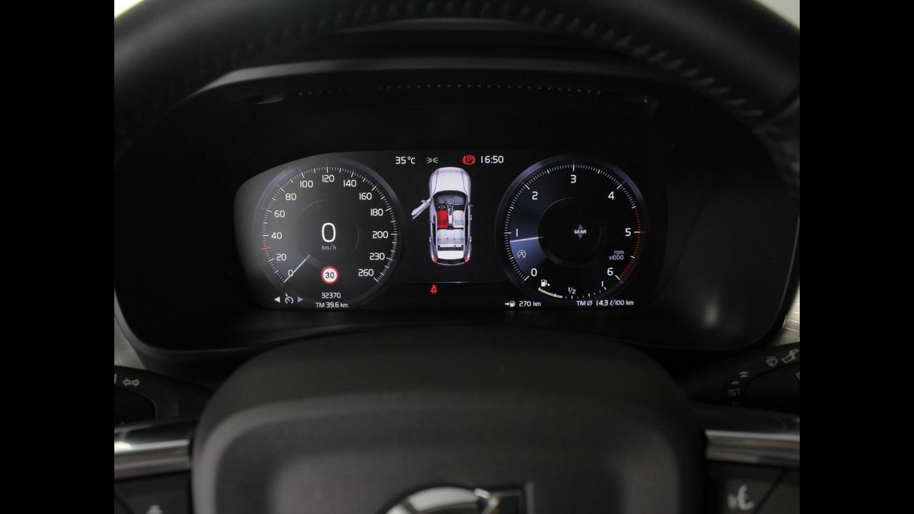 VOLVO XC40 - XC40 2.0 d3 Momentum my21