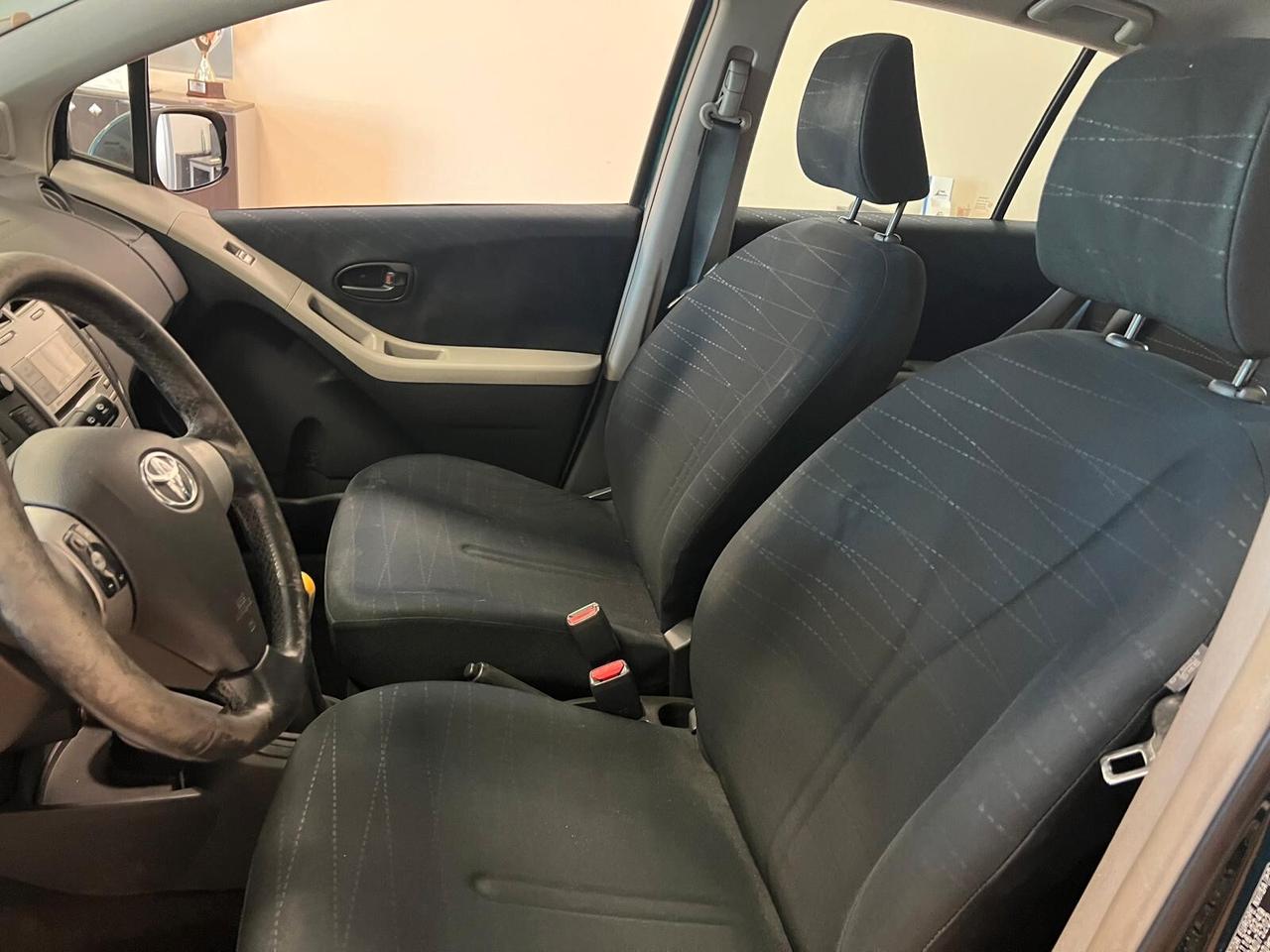 Toyota Yaris 1.0 5 porte