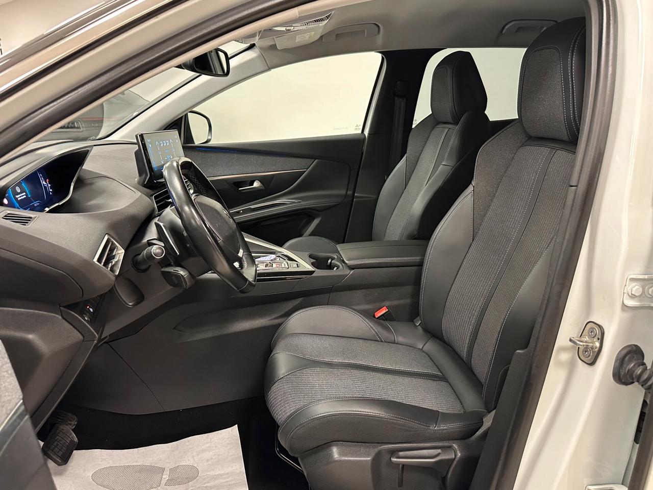 Peugeot 3008 BlueHDi 130 S&S EAT8 Allure Pack 2022