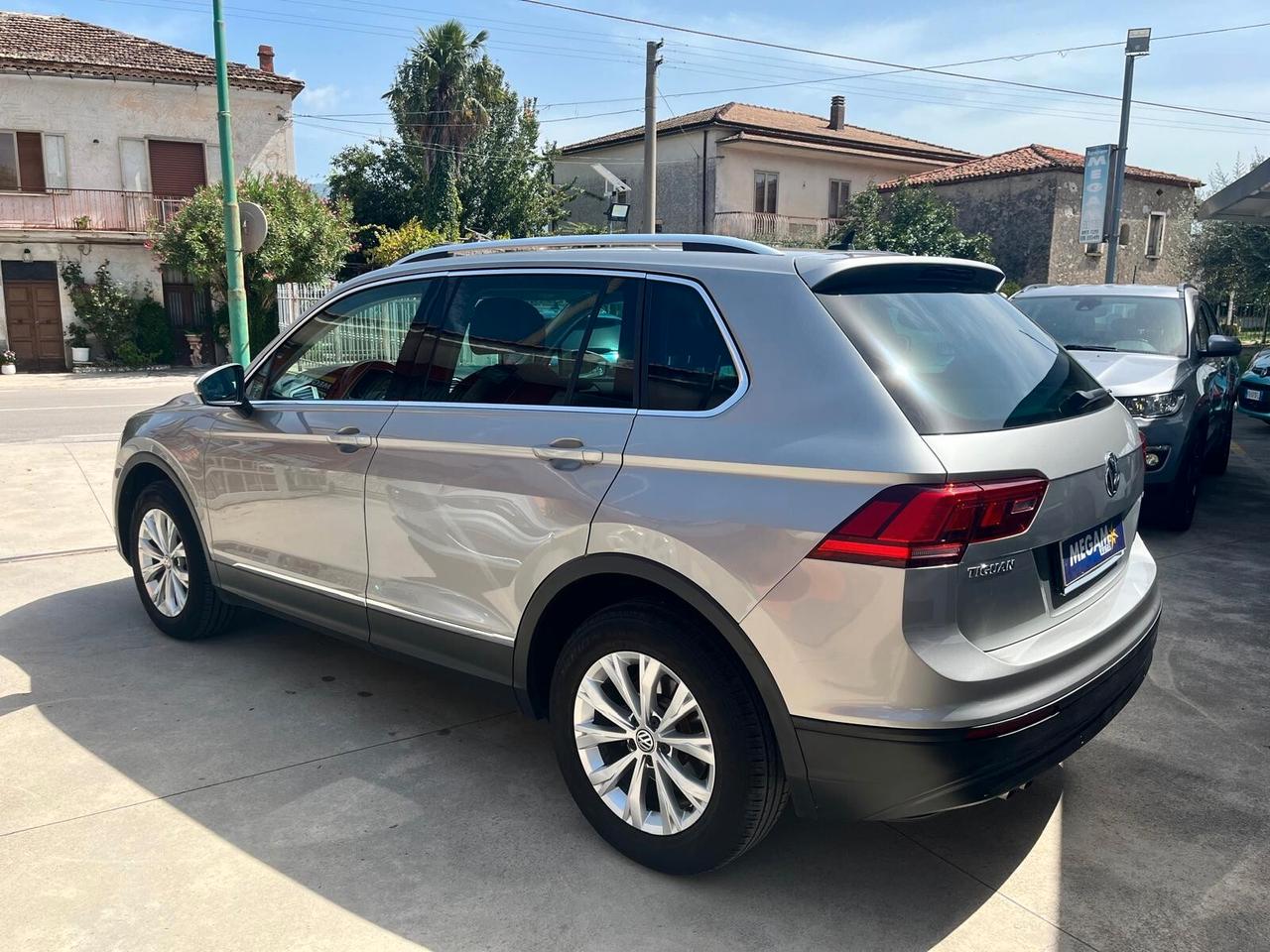 Volkswagen Tiguan 2.0 TDI SCR DSG 4MOTION Business BMT