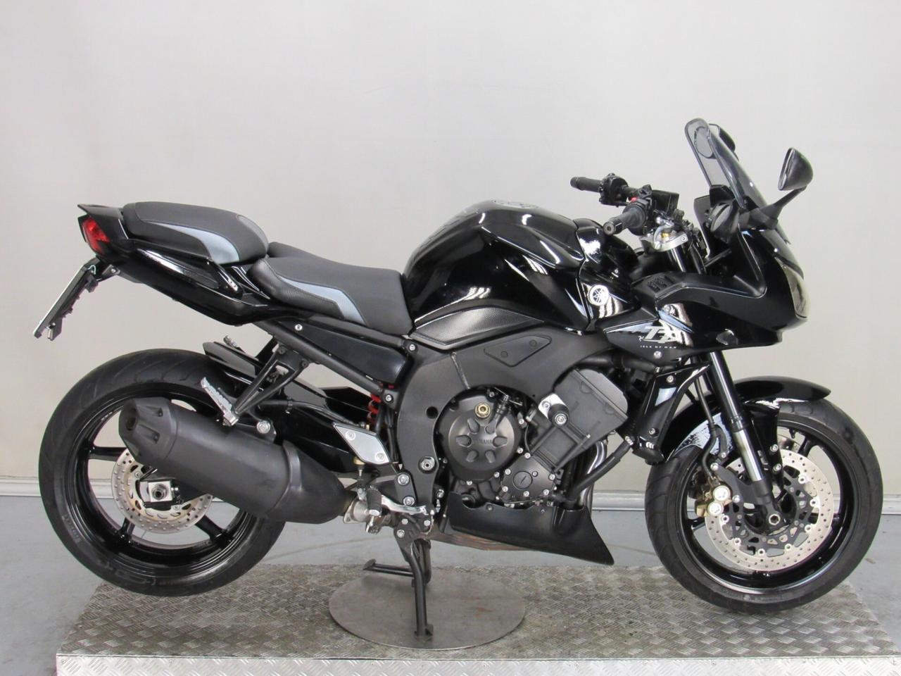 Yamaha FZ1 Fazer TOTAL BLACK