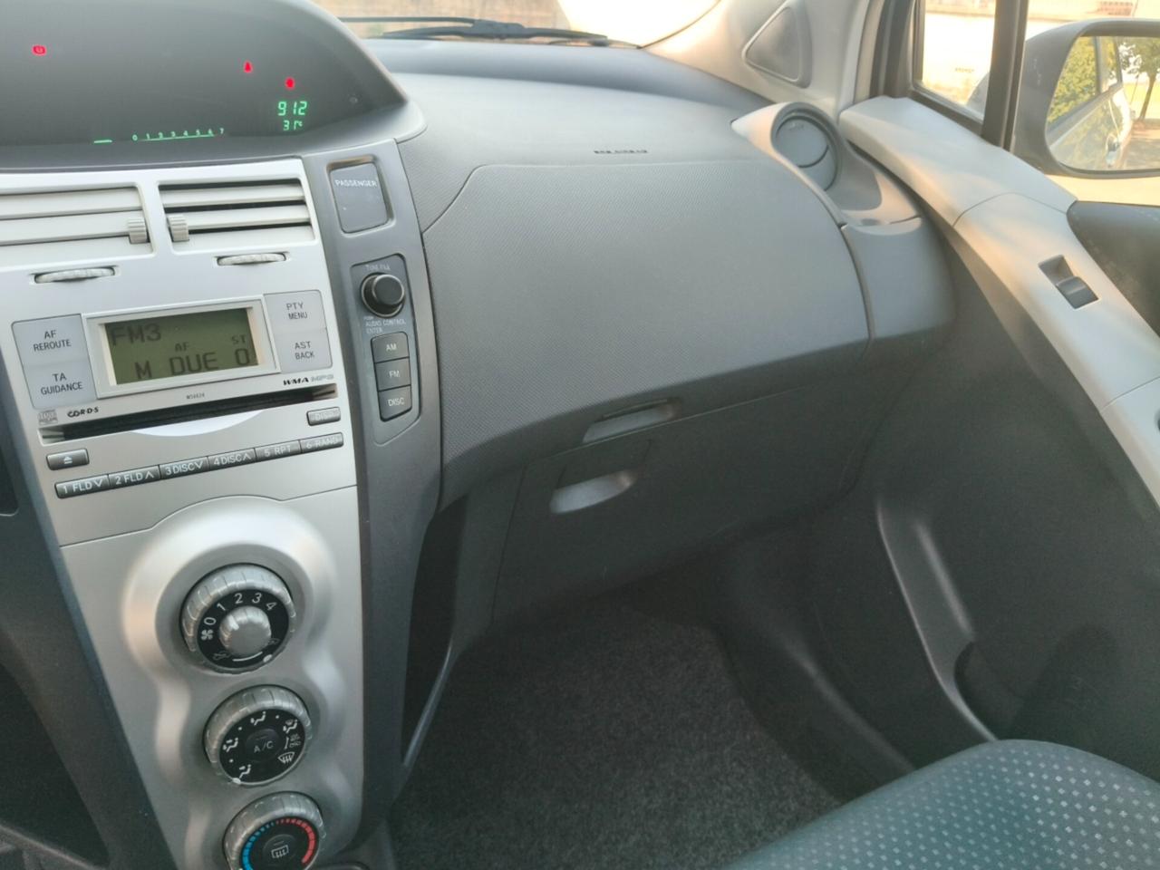 Toyota Yaris 1.0 5 porte SOLAMENTE 119.000 KM