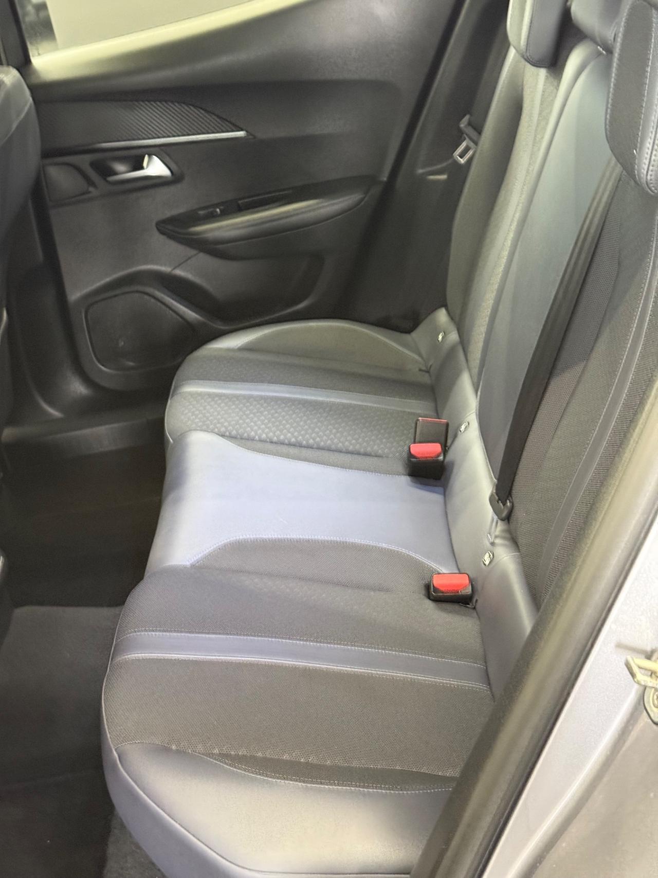 Peugeot 2008 BlueHDi 100 S&S Allure Navi Pack