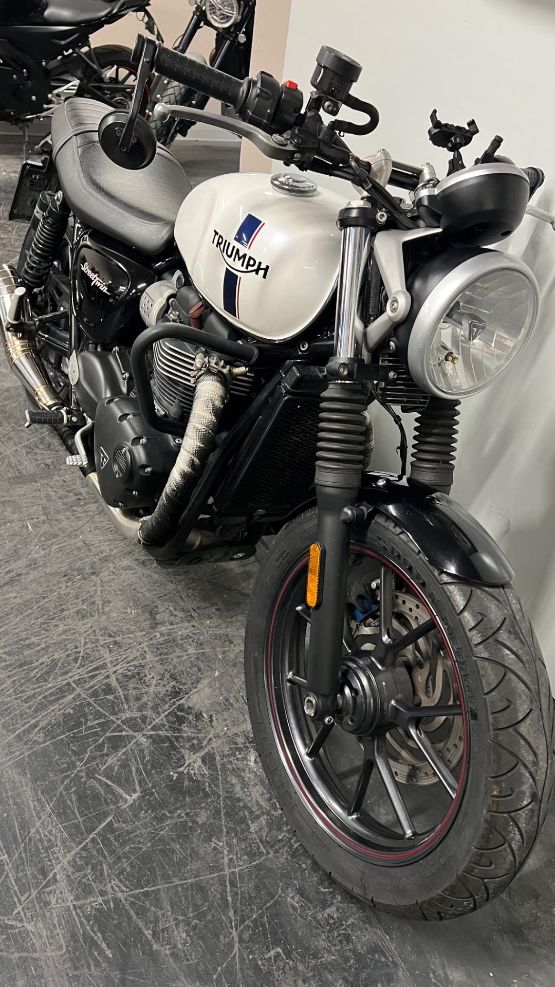 Triumph Street Twin