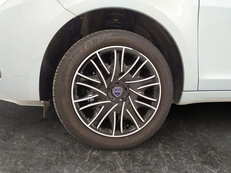 Lancia Ypsilon 1.0 firefly hybrid Silver Plus s&s 70cv