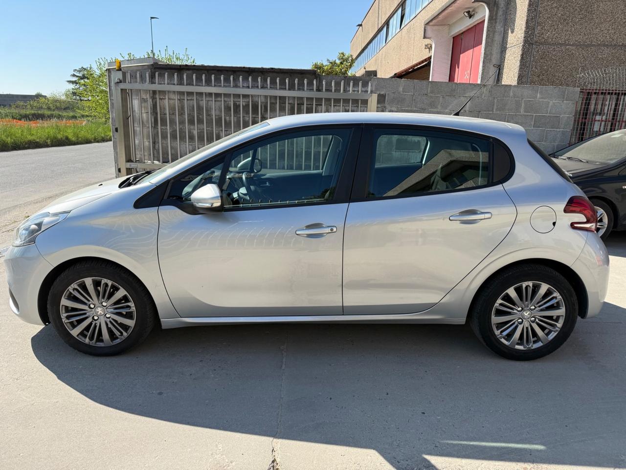 Peugeot 208 PureTech 82 5p. GPL Allure