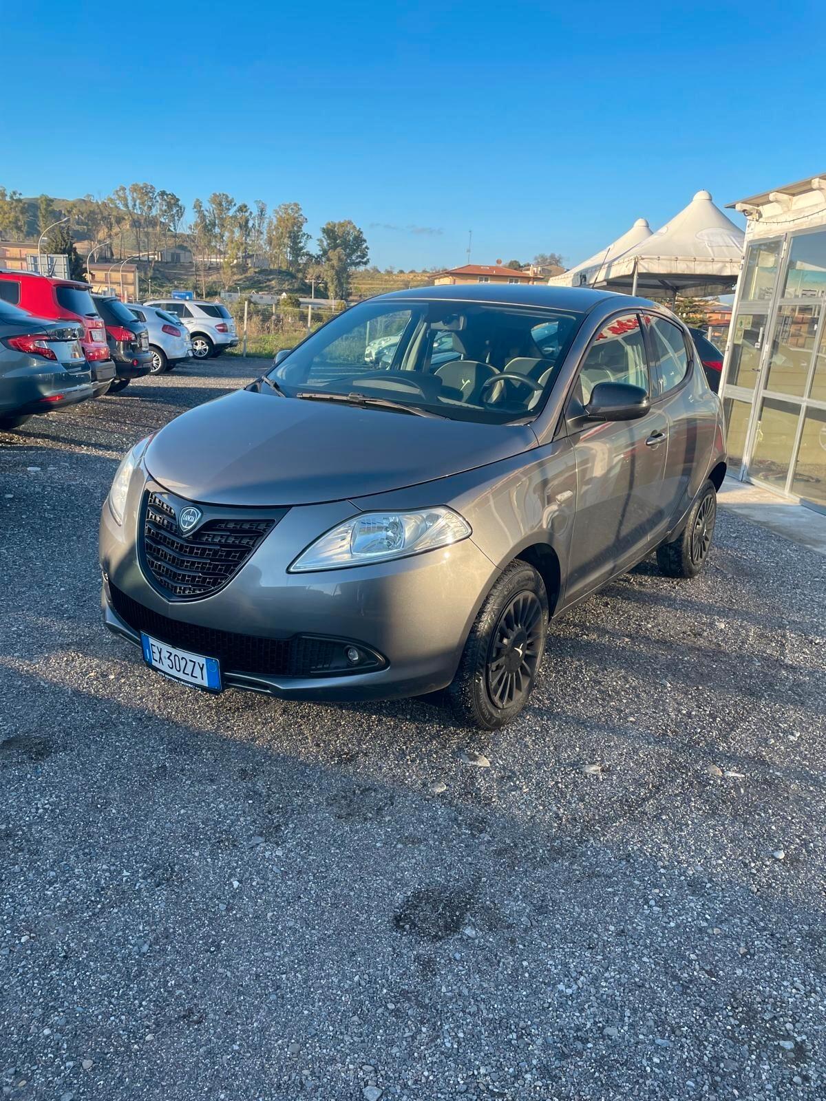 Lancia Ypsilon 0.9 TwinAir 80 CV 5 porte Benzina/Metano Elefantino