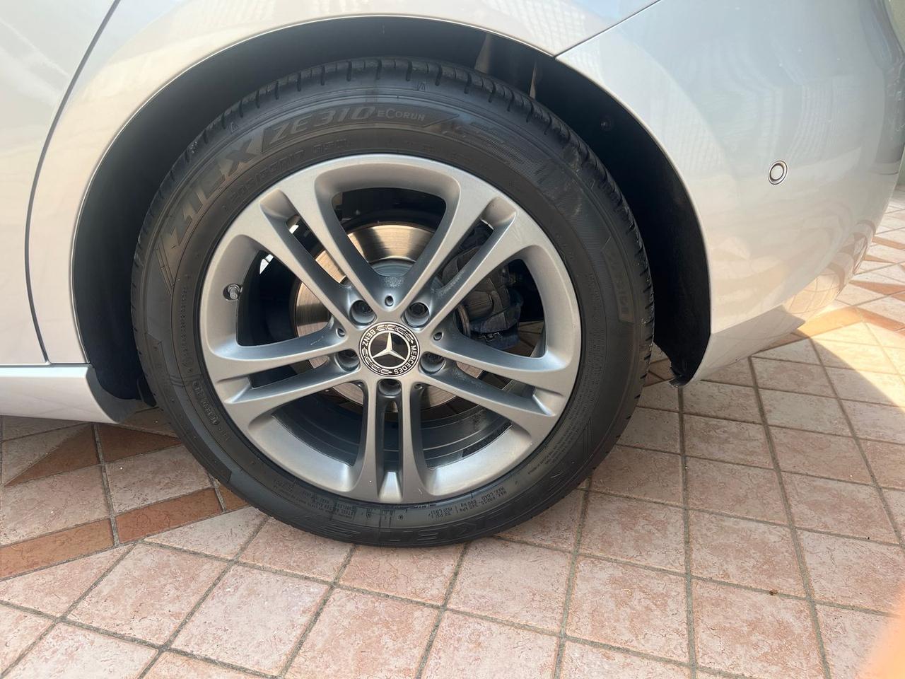 Mercedes-Benz A 180 PREMIUM #50060