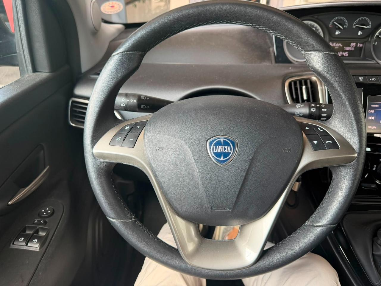 Lancia Ypsilon 1.0 FireFly 5 porte S&S Hybrid Ecochic Gold