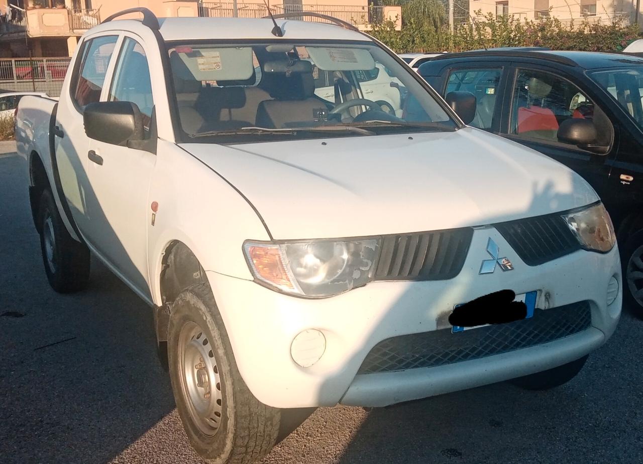 Mitsubishi Seleziona Pick up L 200 4x4 N1 gancio traino cassone 4 posti 09