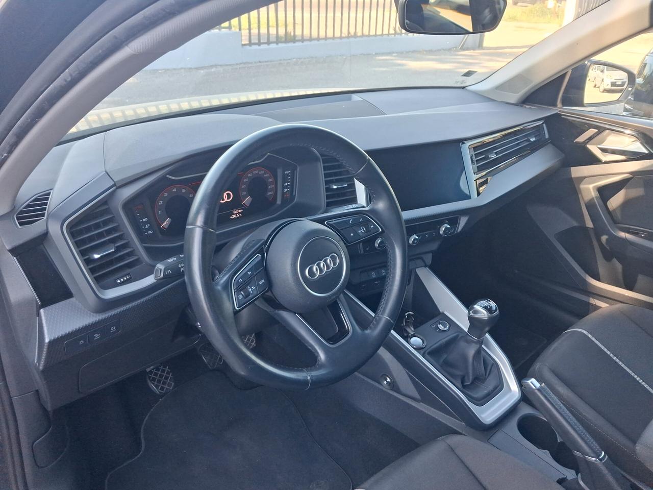 Audi A1 citycarver 30 TFSI Identity Contrast