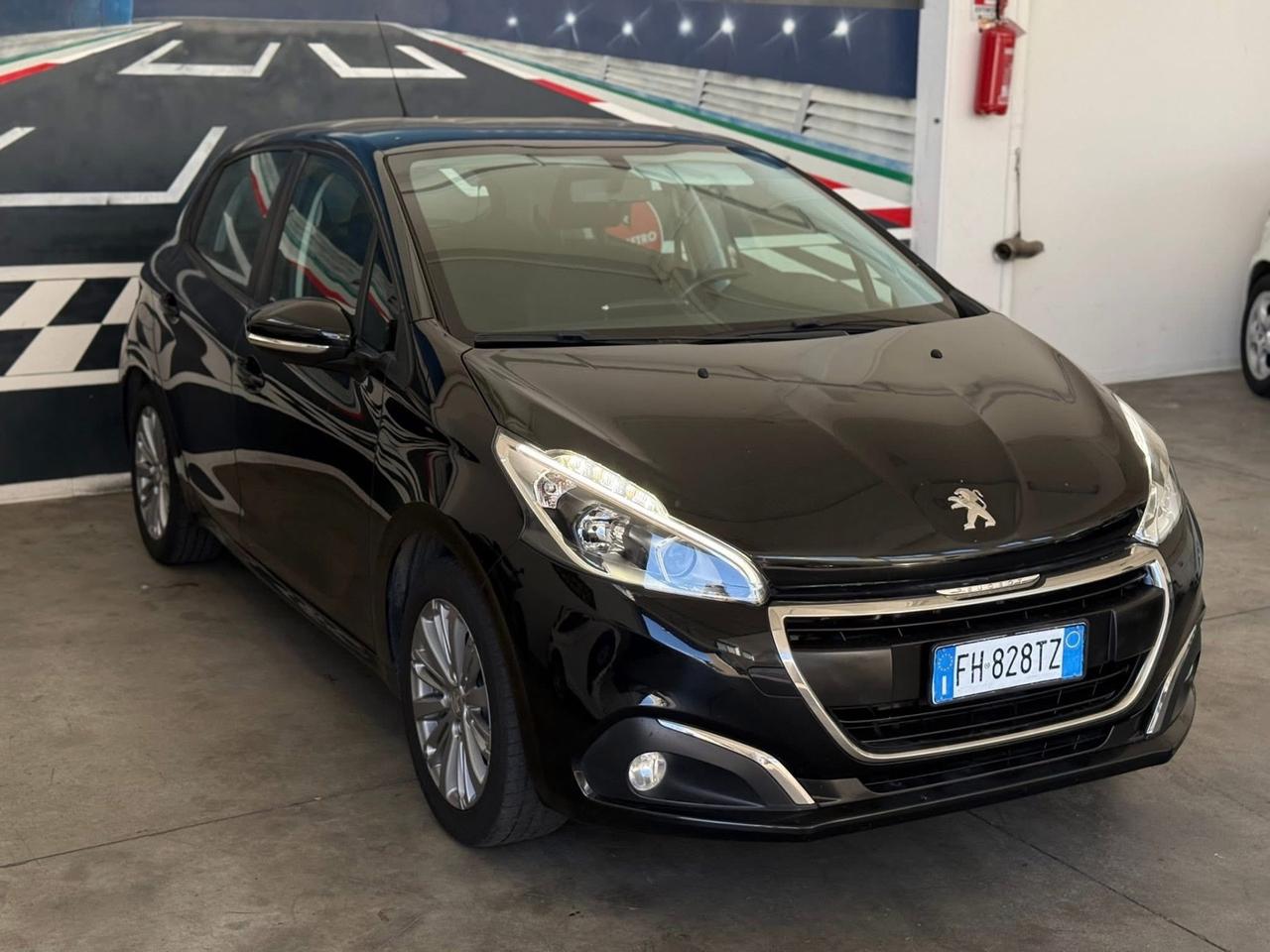 Peugeot 208 82CV 5 porte NEOPATENTATI